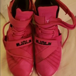 Nike Lebron Solider IX Breast Cancer Awareness